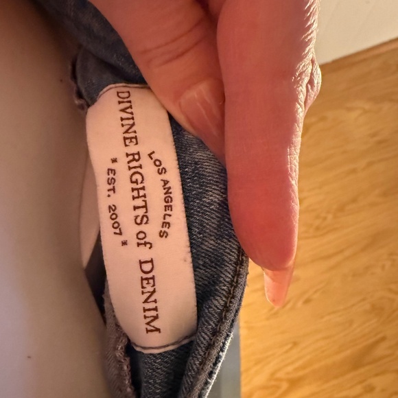 Y2K LA Divine Rights of Denim Size 29, Inseam 32 with Brass Hardware details - Picture 7 of 8